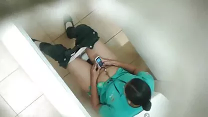 Graisse russe femme léchage avec une jeune brunette ooo sex tube dans lunettes