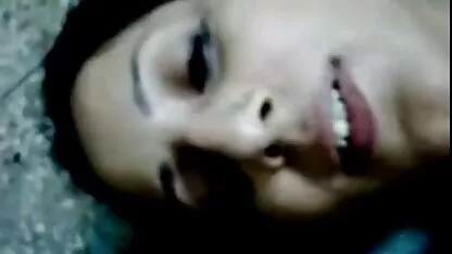 Frais prenez free porno hub le poulet dans la bouche et sucé pour refroidir avant le sexe à la maison