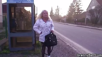 Marcher Autour du xhamster arab parc, les filles veulent du sexe